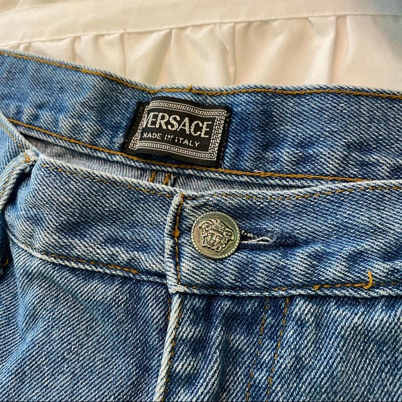 HIGH-WAISTED VERSACE FLARED MOM JEANS! 🔥🔥🔥 - Picture 10 of 12